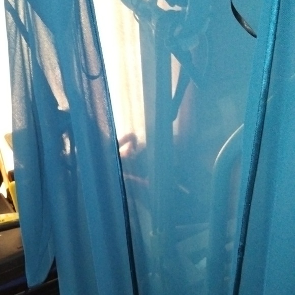 Maya Brooke outfit - Picture 4 of 8